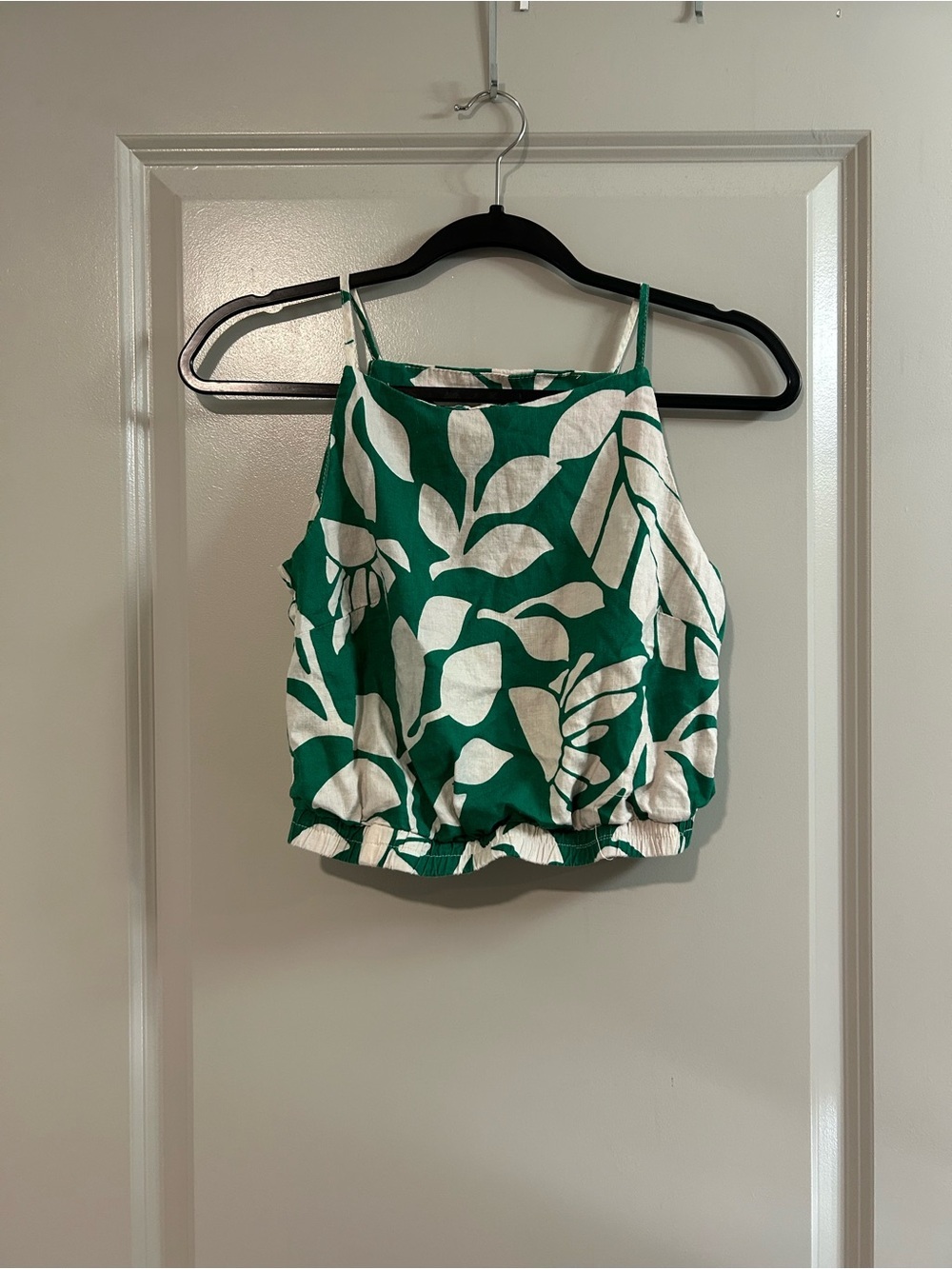 Green Leaf-Print Spaghetti Strap Cami